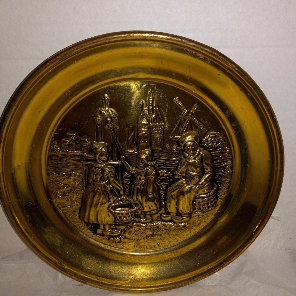 Vintage Peerage Brass Plate Wall Hanging, Made in England 10”